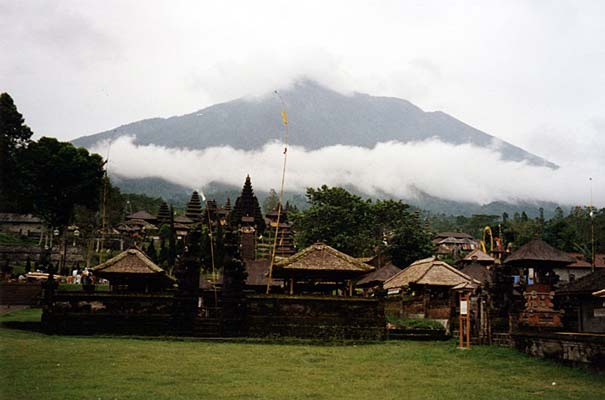 Besakih Tempel am Fuße des heiligen Vulkans Gunung Agung 1.