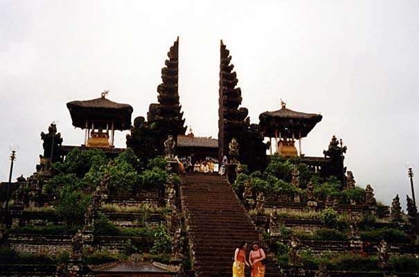 Besakih Tempel am Fuße des heiligen Vulkans Gunung Agung 3.